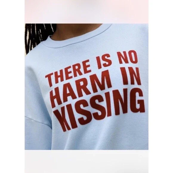 Daydreamer No Harm In Kissing Baby Blue Crew Sweatshirt S/M NWT - Picture 2 of 5
